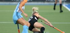 argentina play new zealand in a women's field hockey game