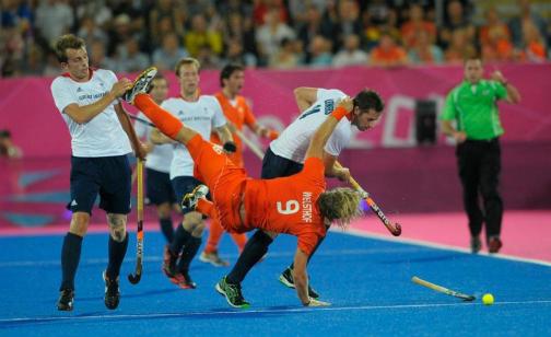 10 best field hockey pictures, #7 - If I go down, you're going with me